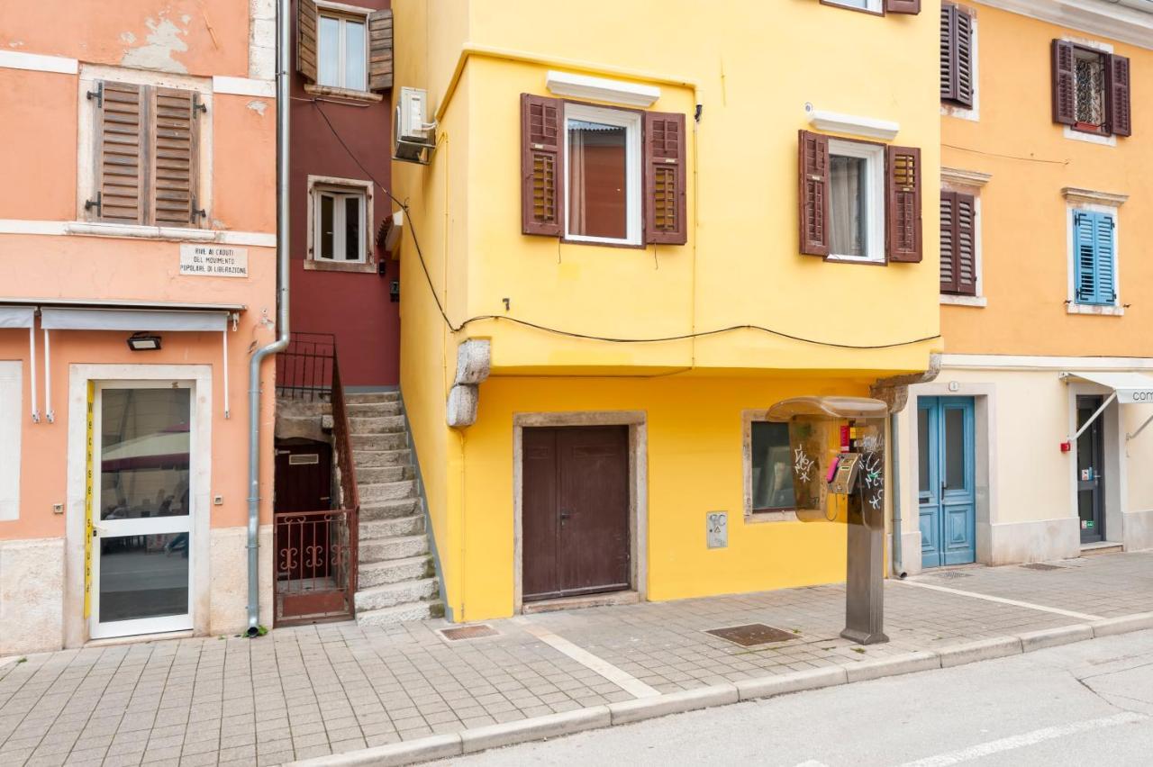 The Yellow House Apartments 罗维尼 外观 照片