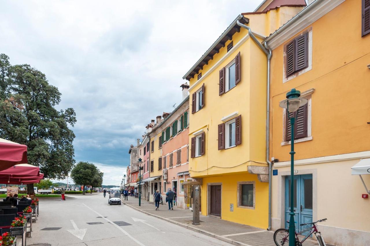 The Yellow House Apartments 罗维尼 外观 照片